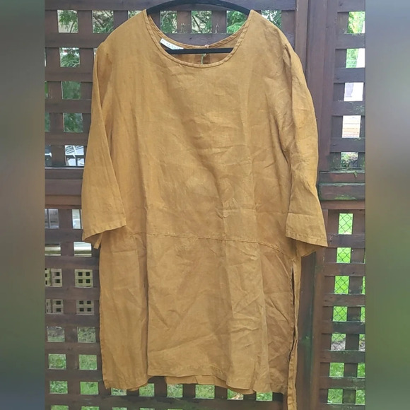 Brynn Walker Linen Tunic - Picture 1 of 10